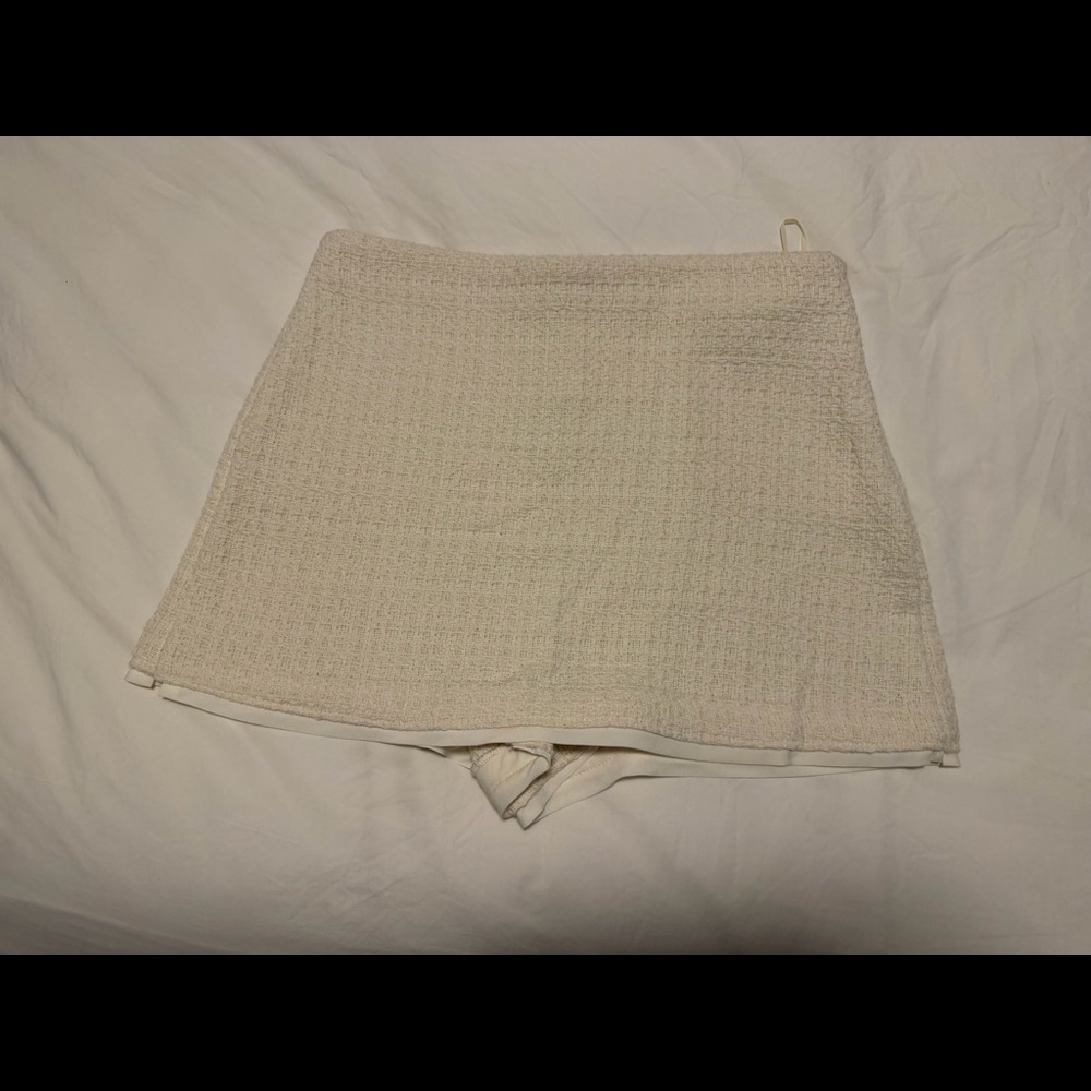 Zara NWT Tweed white skort